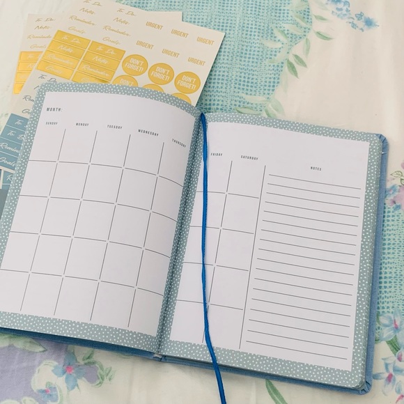 Undated Blue Fabric Planner - Picture 4 of 7